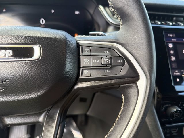 Used 2025 Jeep Grand Cherokee Altitude AWD/4WD image 28