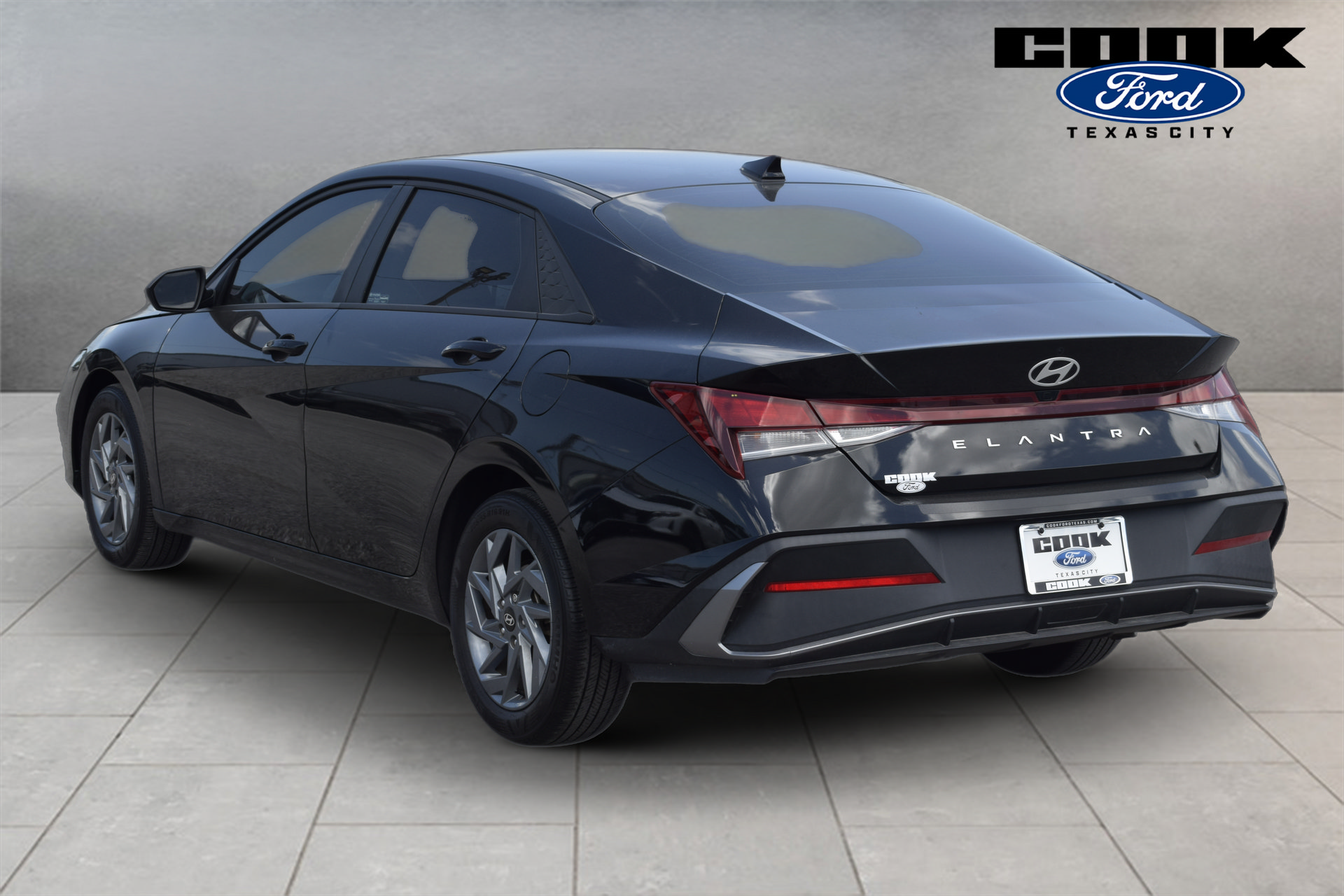 Used 2024 Hyundai Elantra SEL FWD image 4