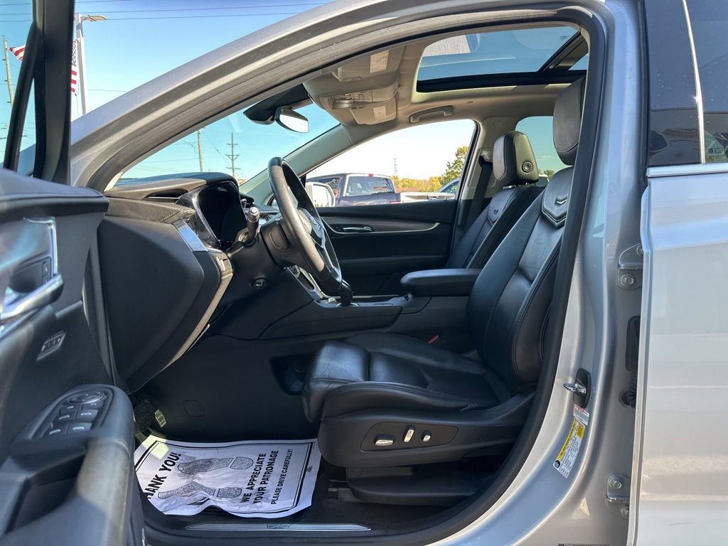 Used 2017 Cadillac XT5 Premium Luxury w/ LPO, Wheel Lock Package image 6