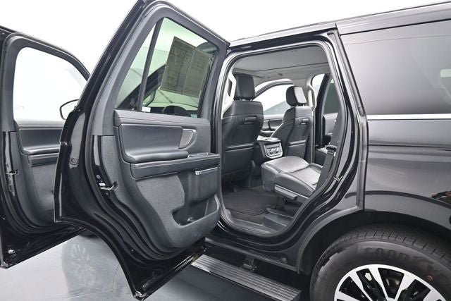Certified 2025 Ford Expedition Platinum AWD/4WD image 15