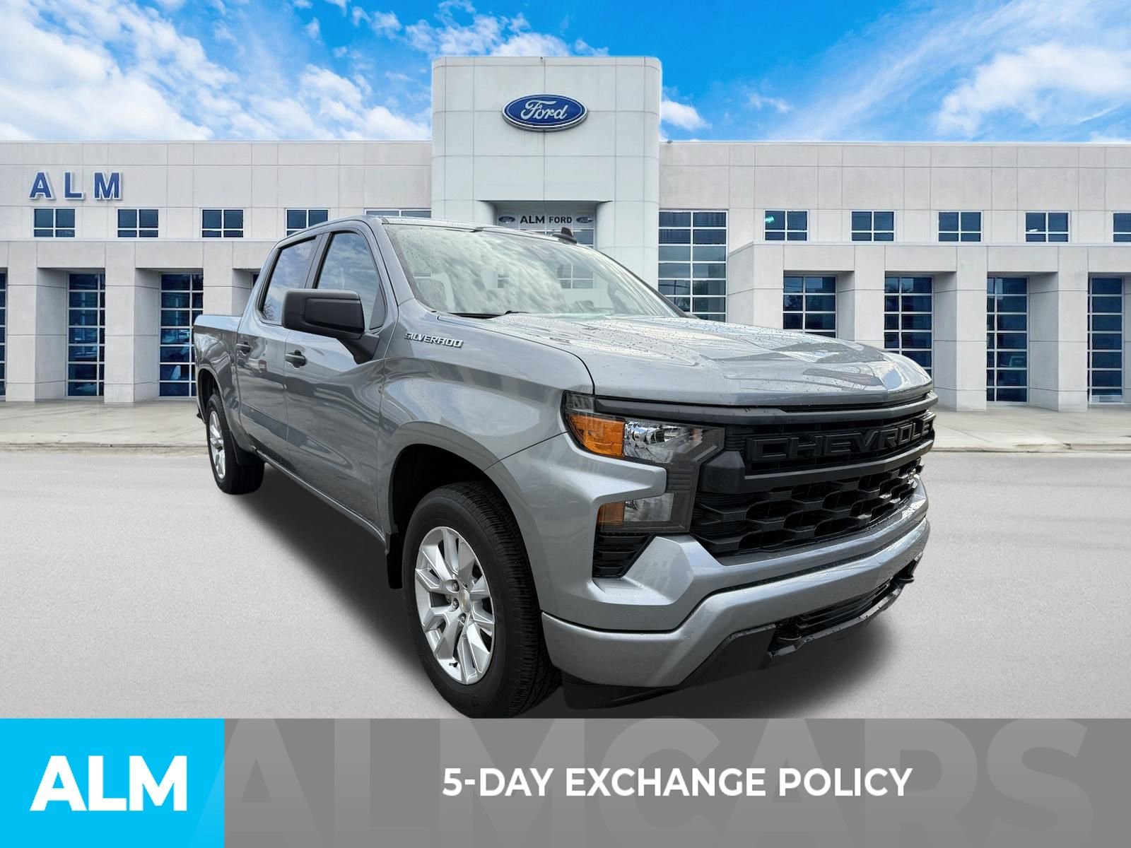 Used 2024 Chevrolet Silverado 1500 Custom image 3