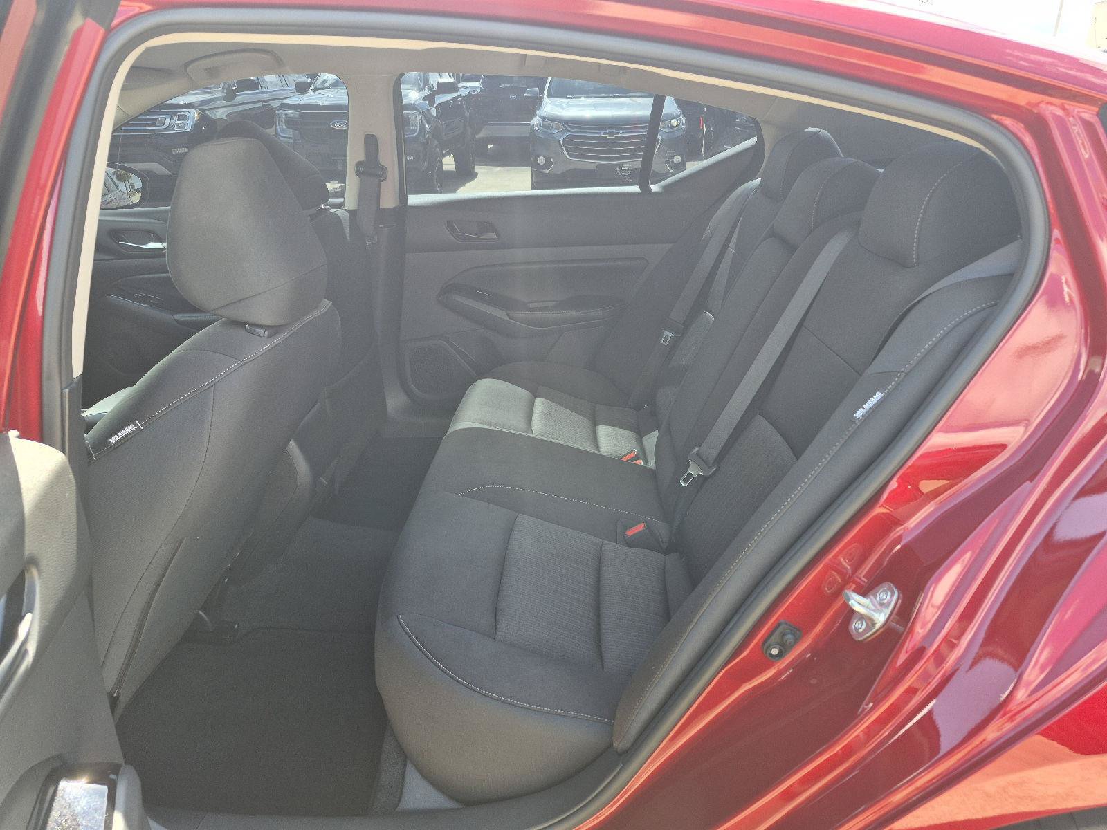 Used 2023 Nissan Altima 2.5 SV FWD image 9