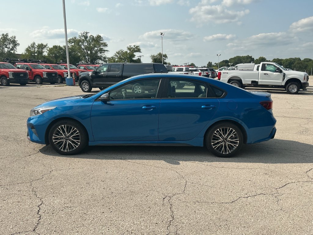 Used 2023 Kia Forte GT-Line w/ GT-Line Premium Package FWD image 2