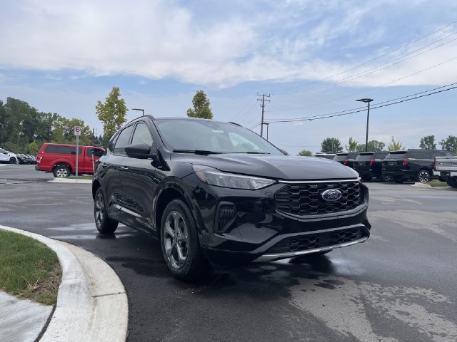 Certified 2024 Ford Escape ST-Line w/ Tech Pack #1 AWD/4WD image 7