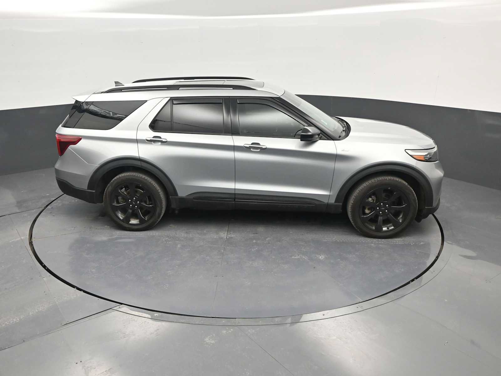Certified 2024 Ford Explorer ST-Line w/ Class IV Trailer Tow Package AWD/4WD image 34