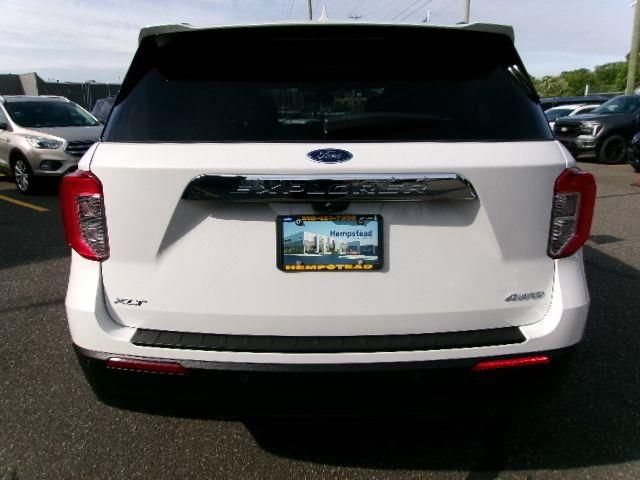 Certified 2022 Ford Explorer XLT w/ Equipment Group 202A AWD/4WD image 7