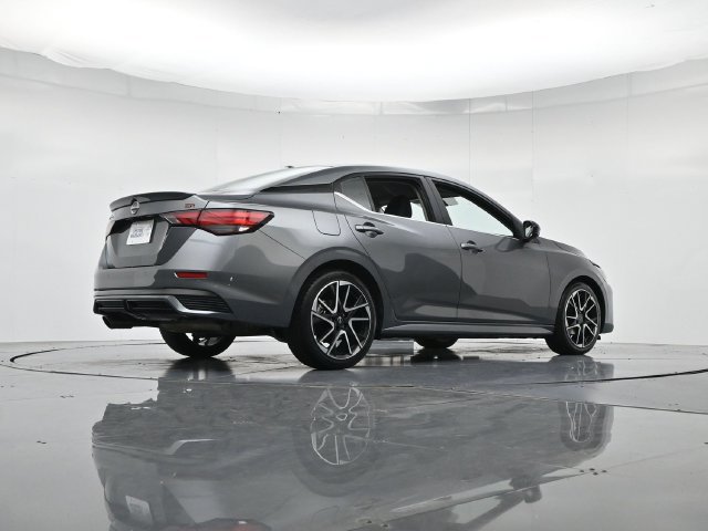 Used 2025 Nissan Sentra SR FWD image 31