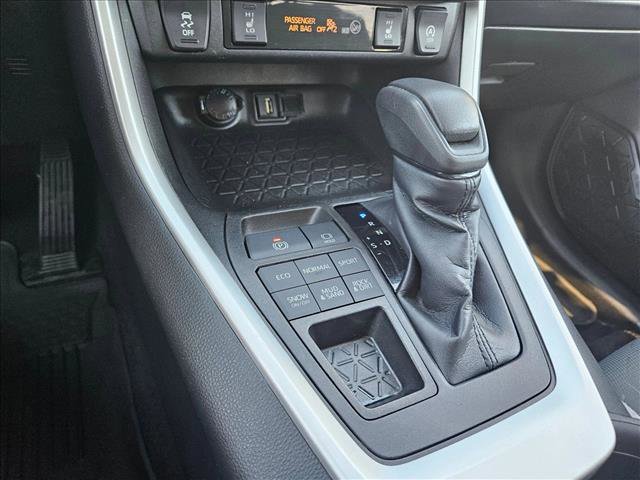 Used 2021 Toyota RAV4 XLE w/ Convenience Package image 12