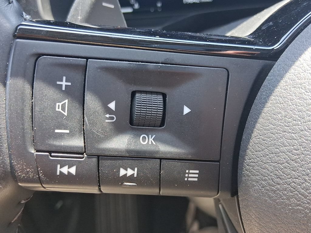 Used 2025 Nissan Pathfinder Platinum AWD/4WD image 25