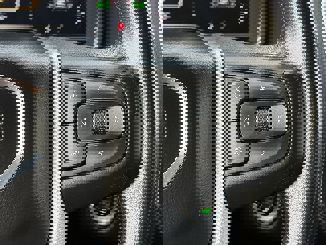 Used 2022 GMC Yukon XL SLT image 14