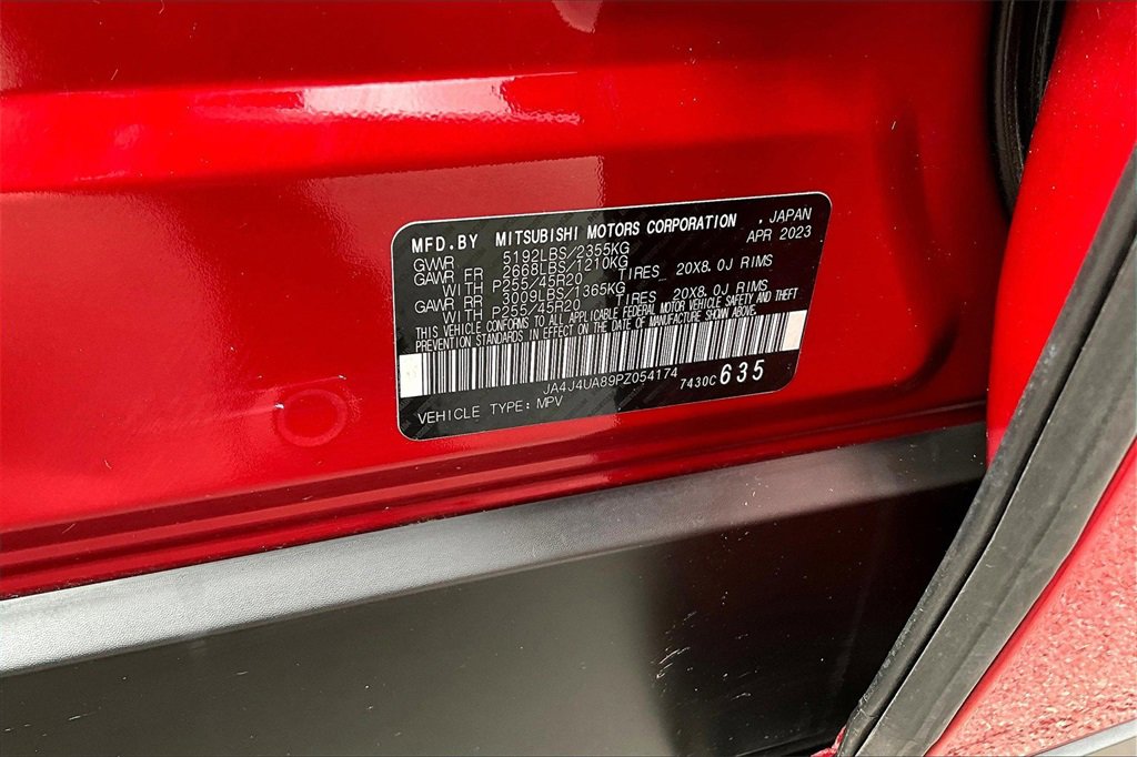 Used 2023 Mitsubishi Outlander SE image 32