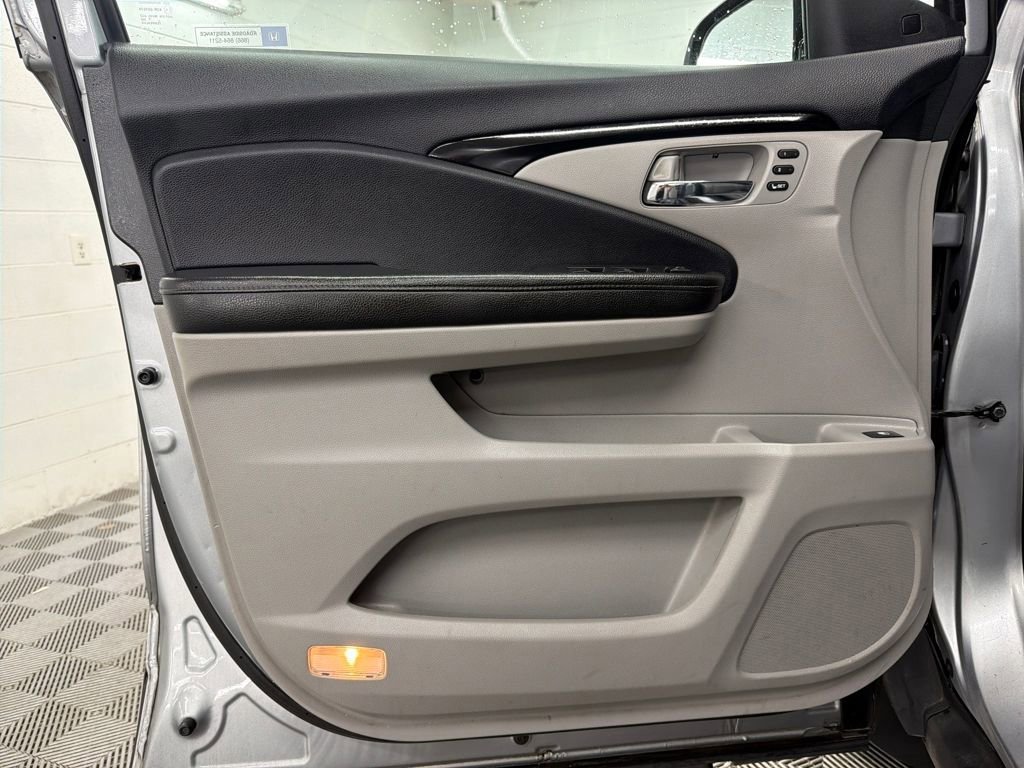 Used 2017 Honda Ridgeline RTL-E image 16