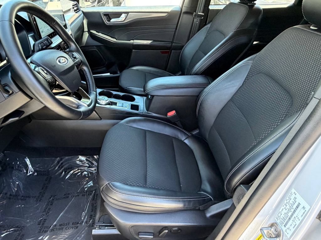 Certified 2025 Ford Escape SE FWD image 20