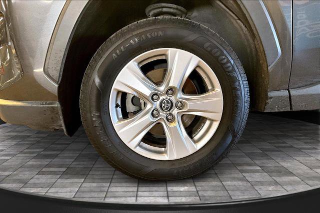 Used 2020 Toyota RAV4 XLE image 9
