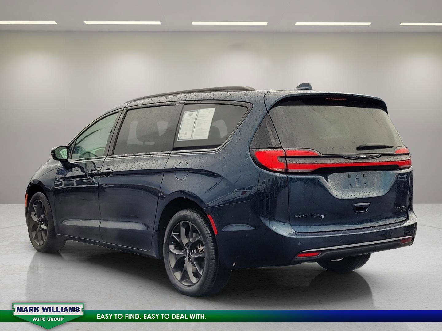Used 2022 Chrysler Pacifica Limited w/ S Appearance Package image 3