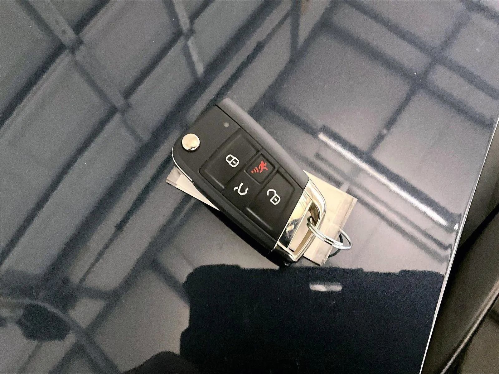 Used 2019 Volkswagen Golf S FWD image 9