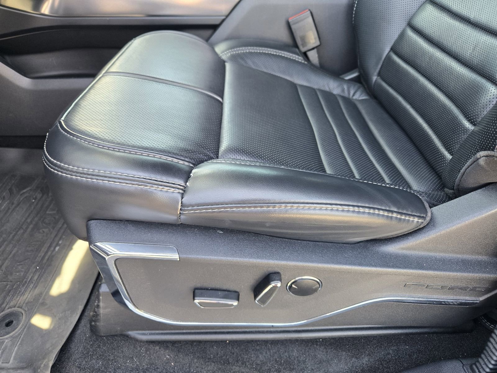 Certified 2023 Ford F150 Platinum w/ Equipment Group 701A High image 22