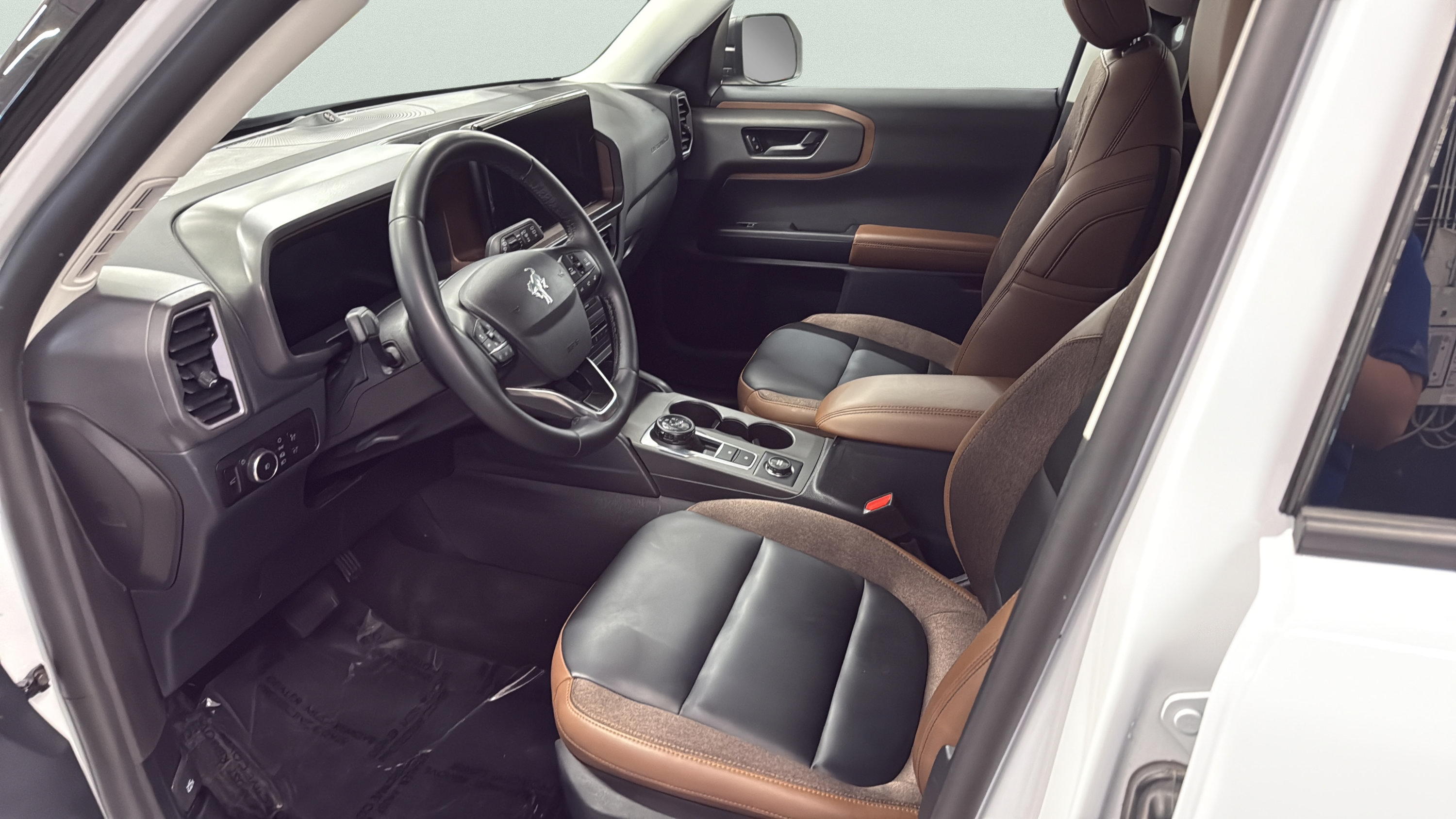 Certified 2025 Ford Bronco Sport Outer Banks w/ Outer Banks Tech Package+ AWD/4WD image 10