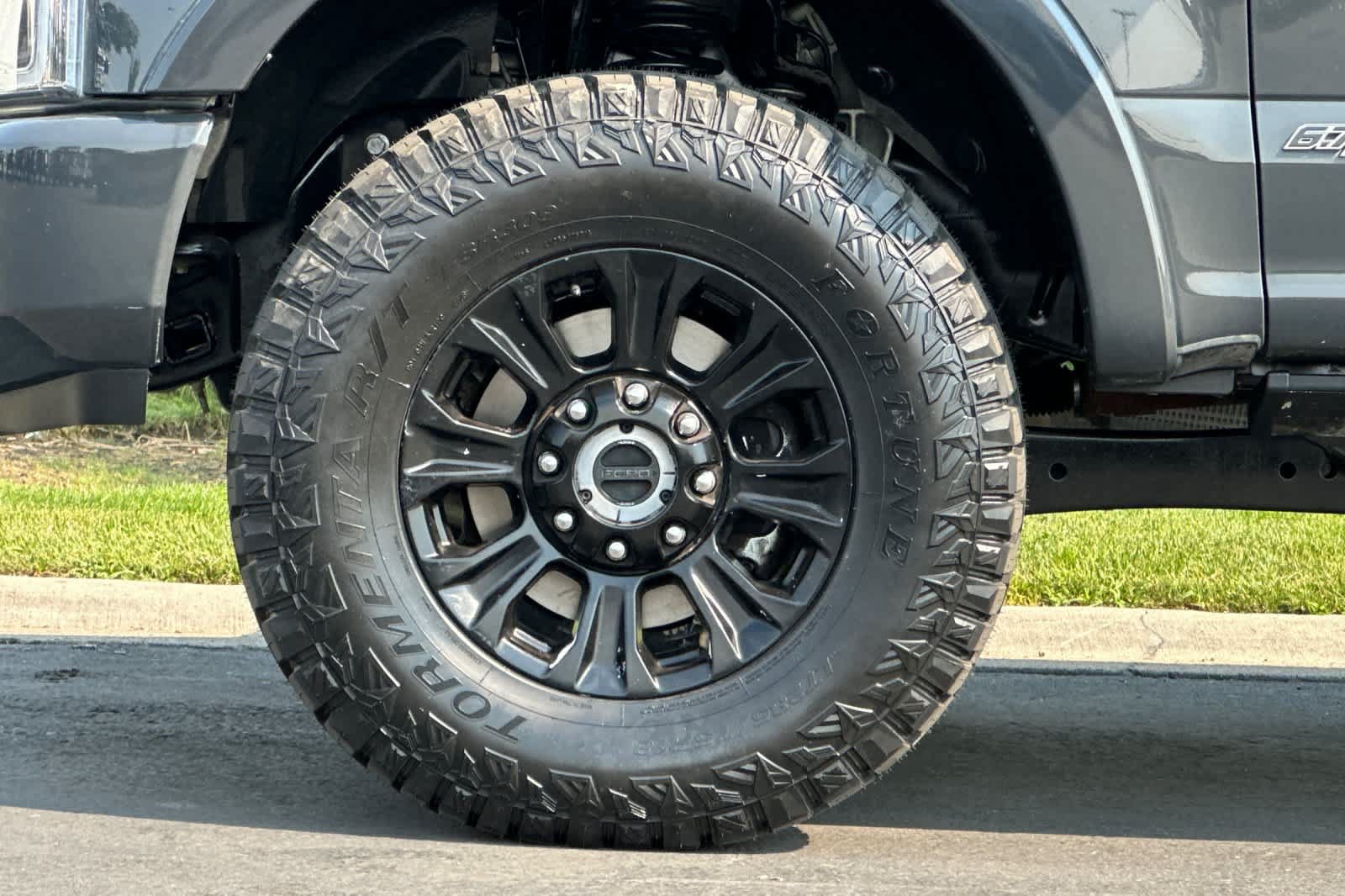 Certified 2021 Ford F350 Platinum w/ Tremor Off-Road Package AWD/4WD image 26