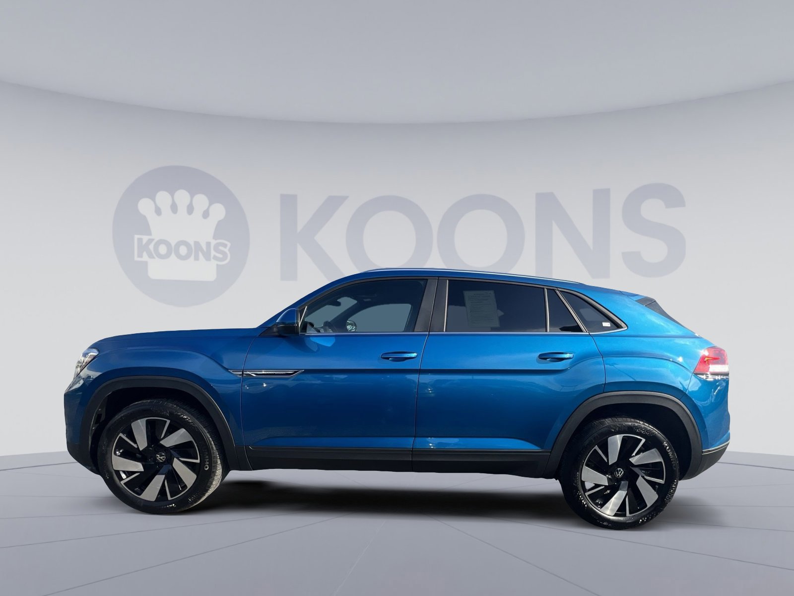 Used 2024 Volkswagen Atlas Cross Sport SE image 2