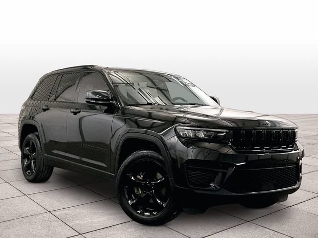 Used 2023 Jeep Grand Cherokee Altitude AWD/4WD image 2