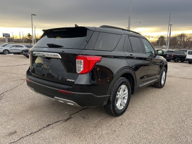 Certified 2022 Ford Explorer XLT w/ Equipment Group 202A image 3
