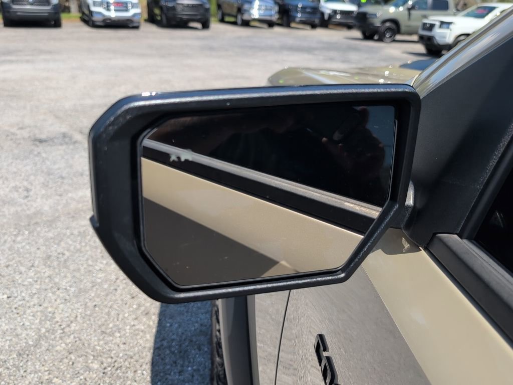 Used 2023 Chevrolet Colorado ZR2 w/ ZR2 Convenience Package III image 7