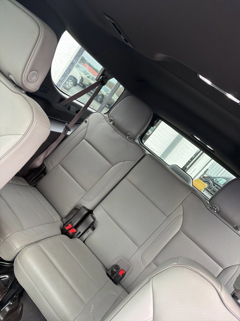 Used 2022 GMC Yukon XL SLT w/ SLT Premium Package image 9