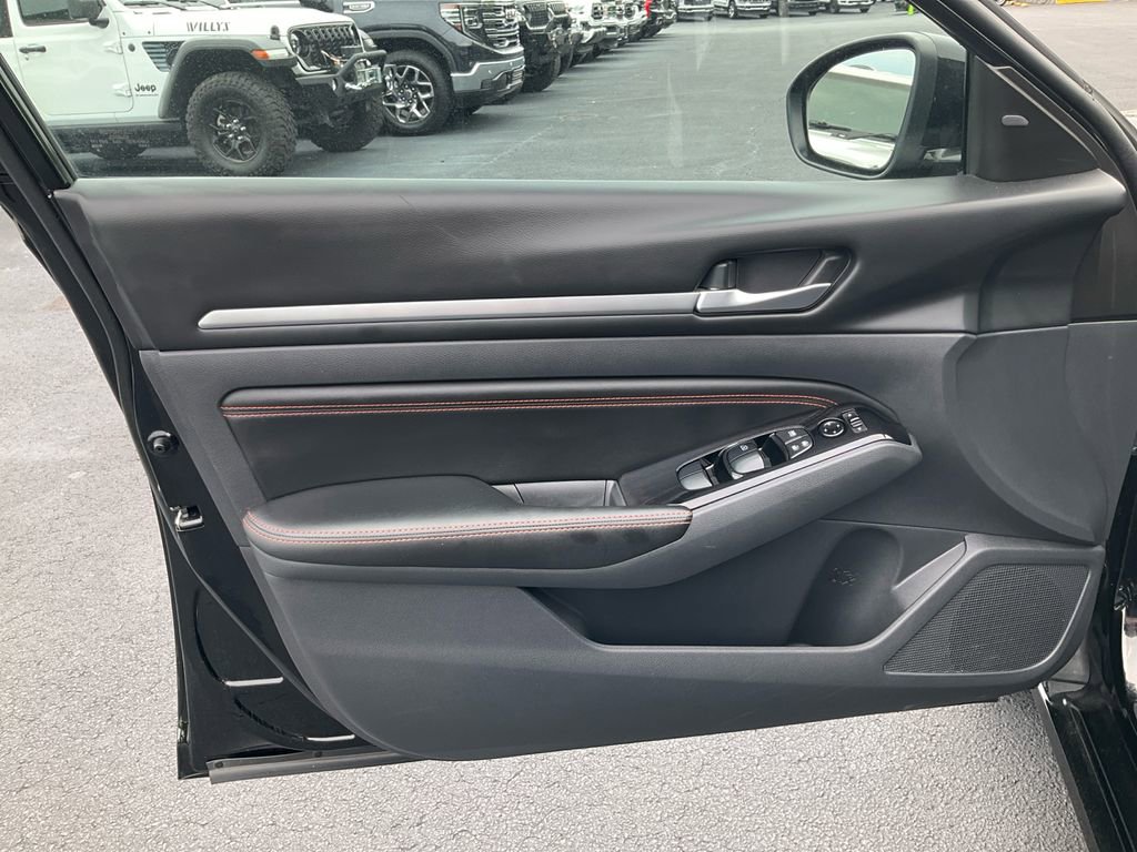 Used 2023 Nissan Altima 2.5 SR FWD image 17