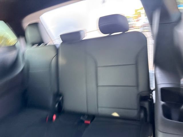 Used 2025 Chevrolet Traverse LT AWD/4WD image 39