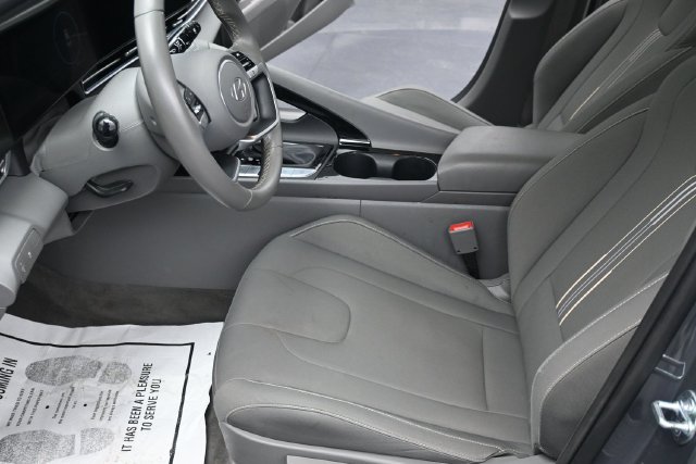 Used 2025 Hyundai Elantra SEL FWD image 6