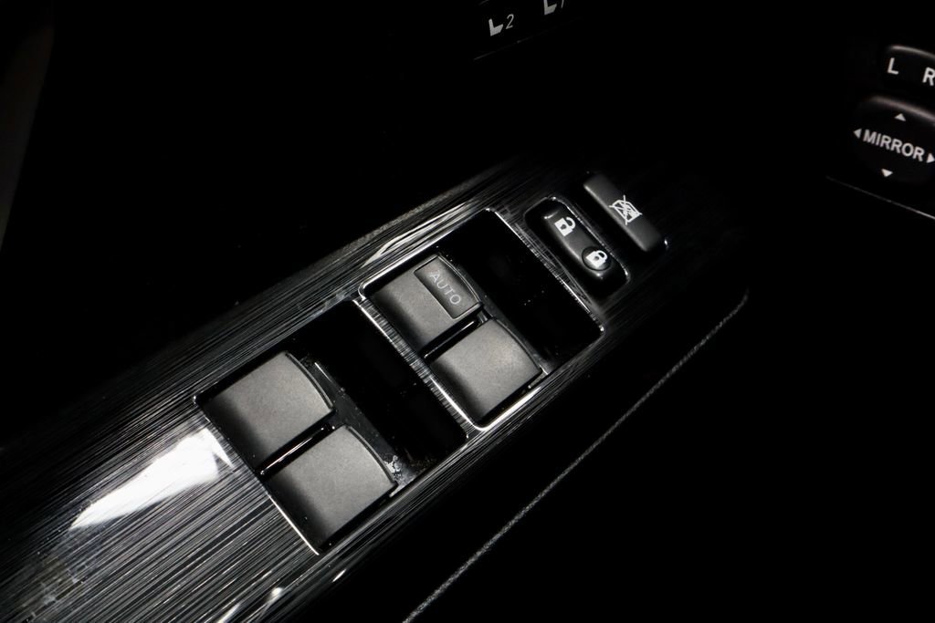 Used 2018 Toyota RAV4 Limited AWD/4WD image 26