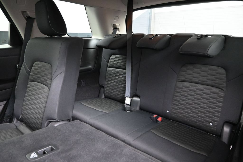 Used 2025 Nissan Pathfinder SV FWD image 21