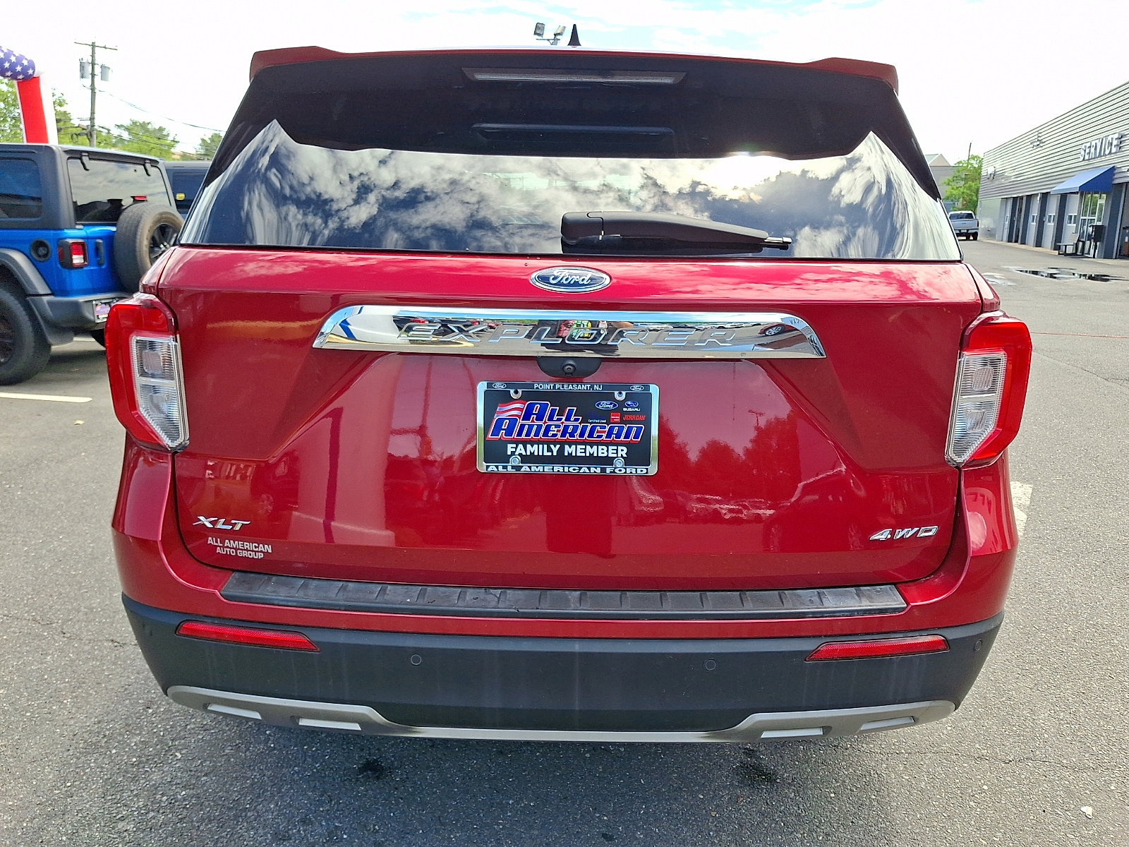 Certified 2022 Ford Explorer XLT w/ Equipment Group 202A AWD/4WD image 9