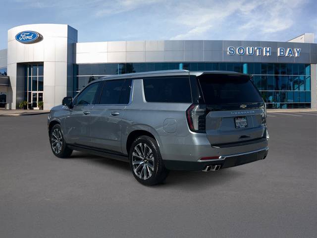 Used 2025 Chevrolet Suburban High Country AWD/4WD image 3