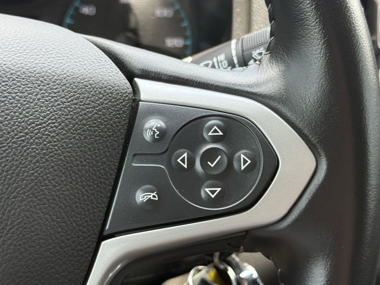 Used 2022 Chevrolet Colorado LT AWD/4WD image 14