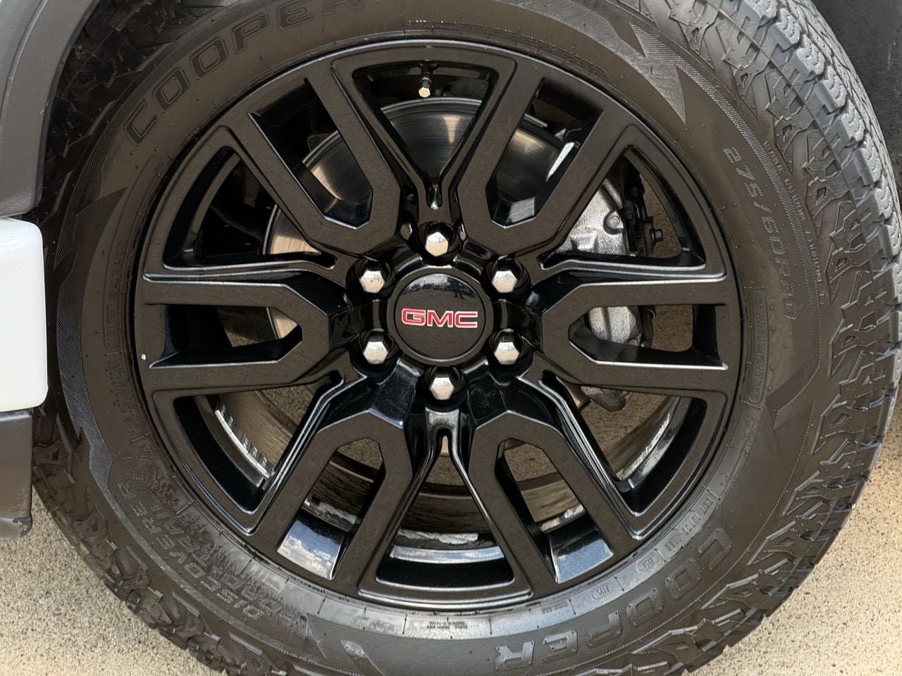 Used 2024 GMC Sierra 1500 Elevation w/ Elevation Premium Package AWD/4WD image 9