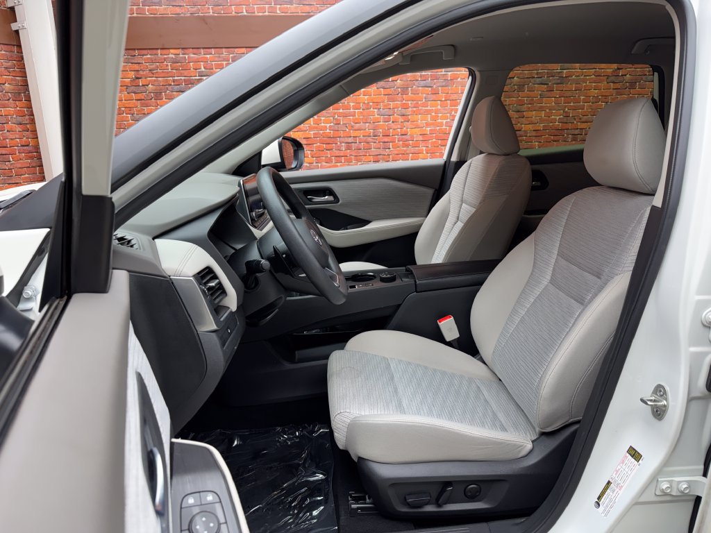 Used 2023 Nissan Rogue SV AWD/4WD image 23