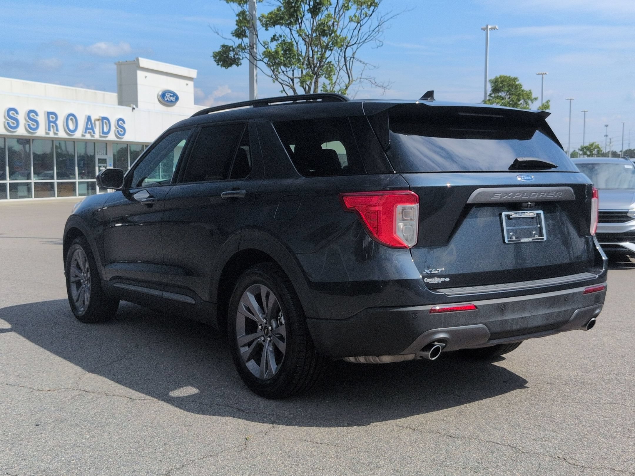 Certified 2022 Ford Explorer XLT w/ Equipment Group 202A RWD image 6