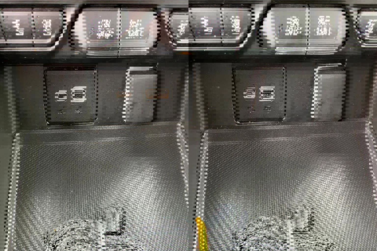 Used 2023 GMC Yukon XL SLT image 32