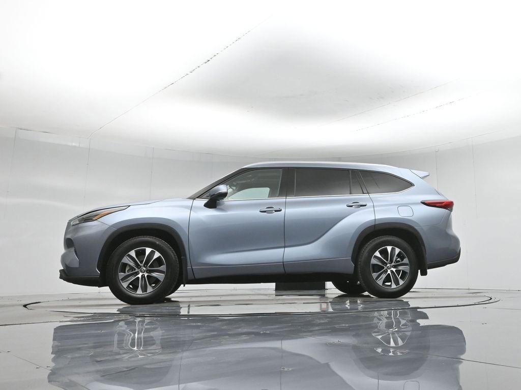 Used 2021 Toyota Highlander XLE image 23