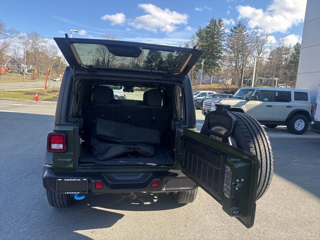 Used 2024 Jeep Wrangler Unlimited w/ Convenience Group AWD/4WD image 9