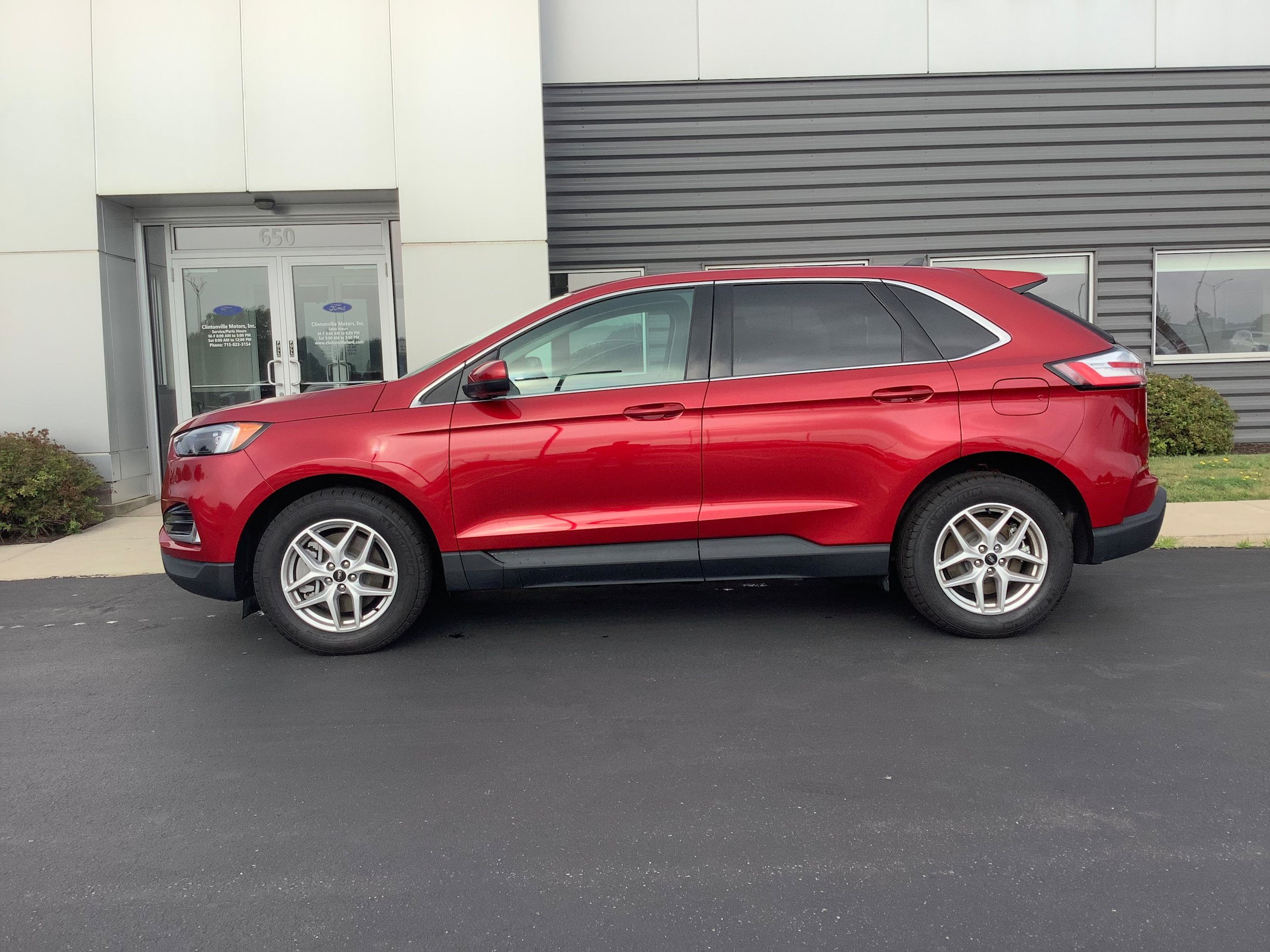 Certified 2024 Ford Edge SEL w/ Convenience Package AWD/4WD image 2