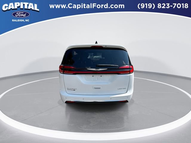 Used 2024 Chrysler Pacifica Limited FWD image 7