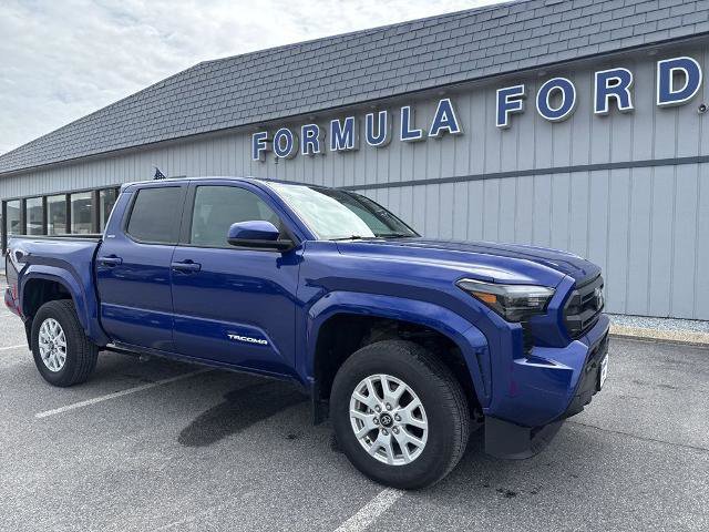 Used 2024 Toyota Tacoma SR5 AWD/4WD image 7