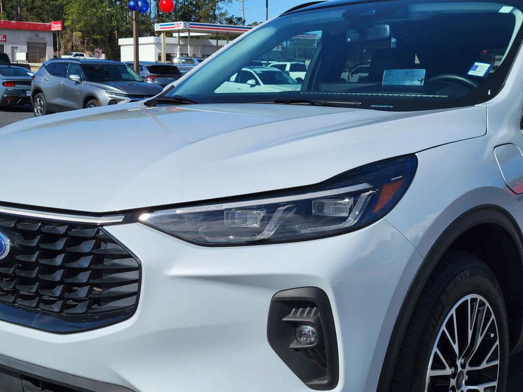 Certified 2025 Ford Escape SE w/ PHEV Premium Package image 10