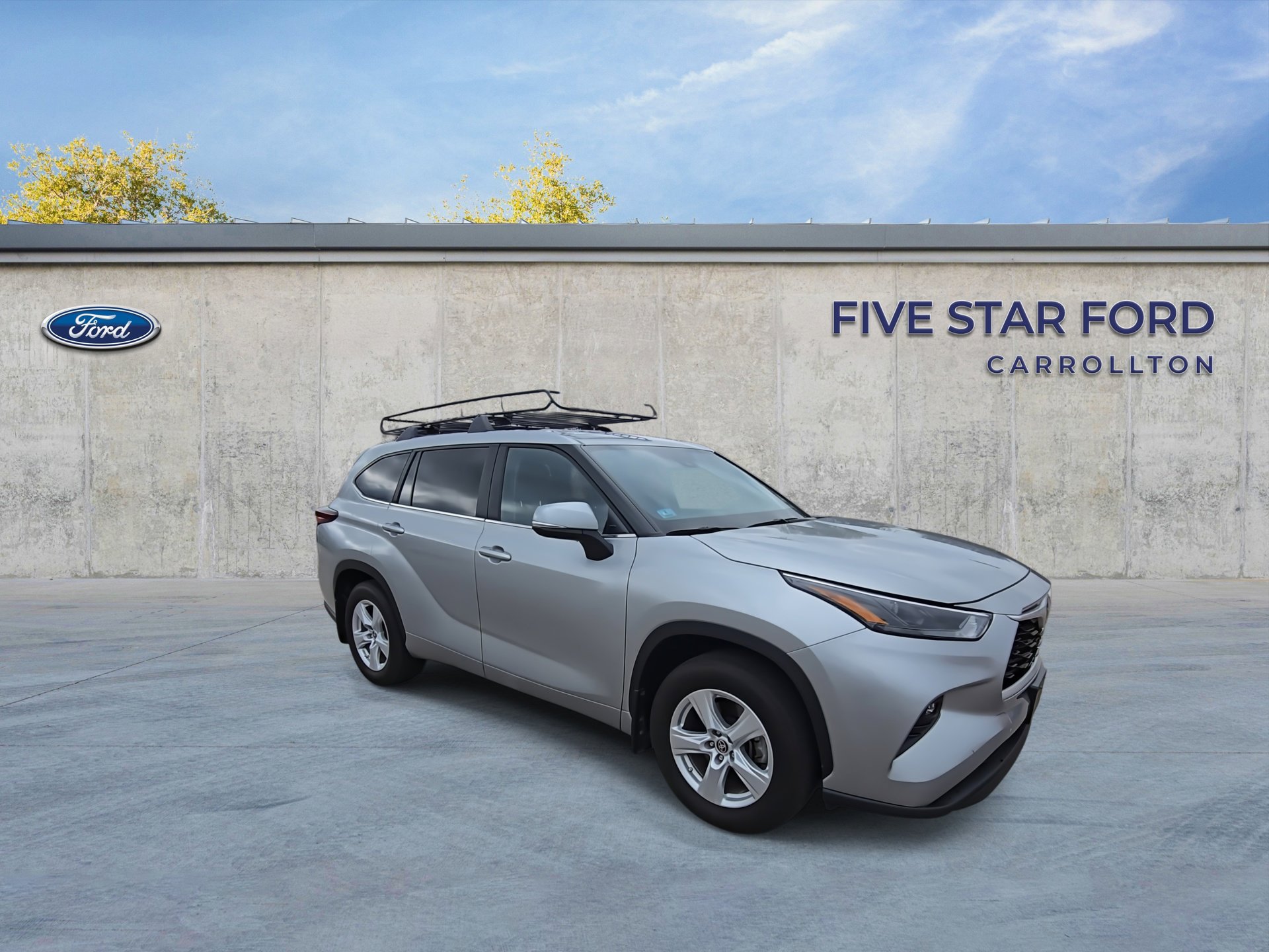 Used 2024 Toyota Highlander LE image 2