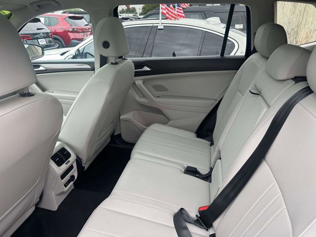 Used 2022 Volkswagen Tiguan SE w/ Panoramic Sunroof Package image 10