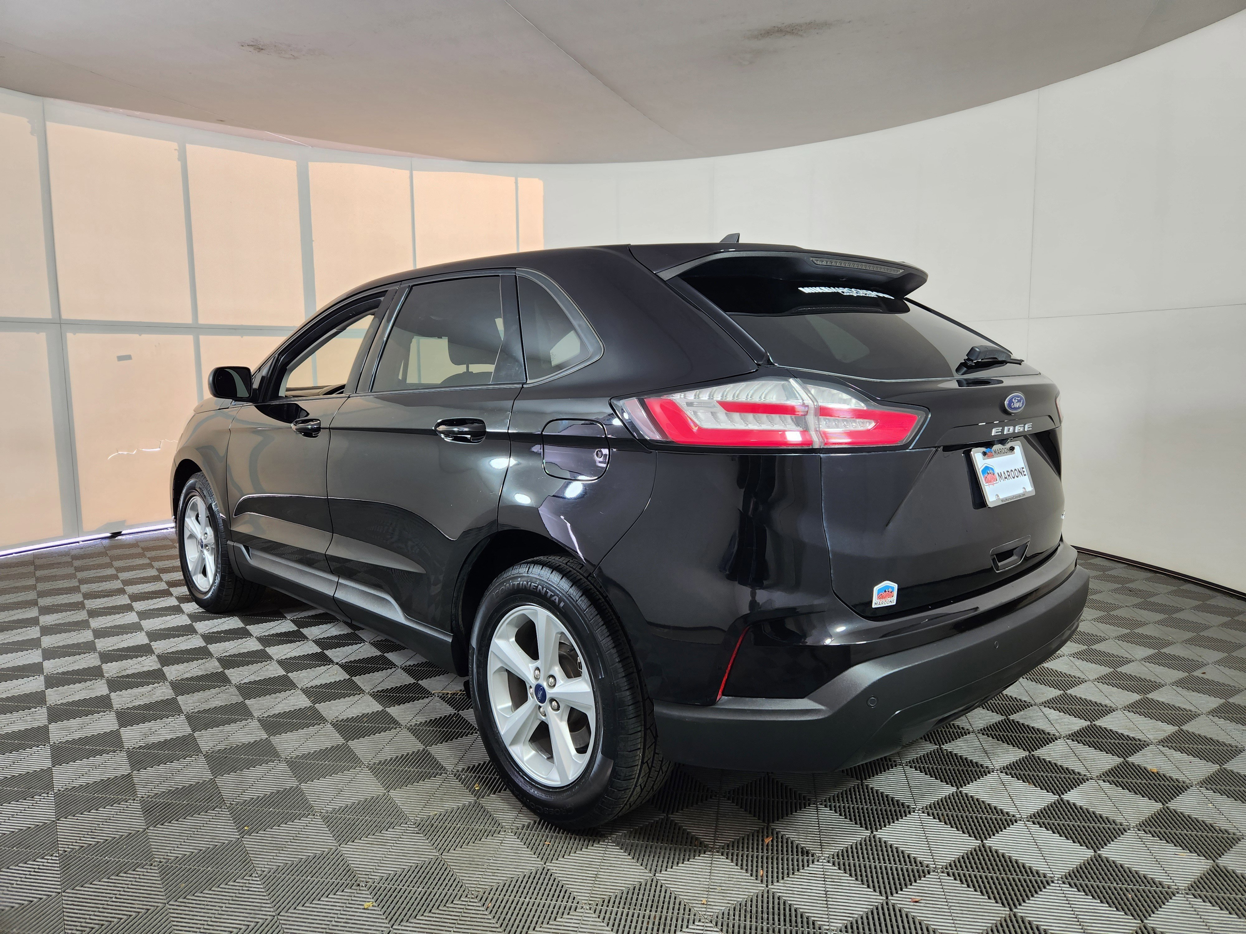 Certified 2021 Ford Edge SE image 3