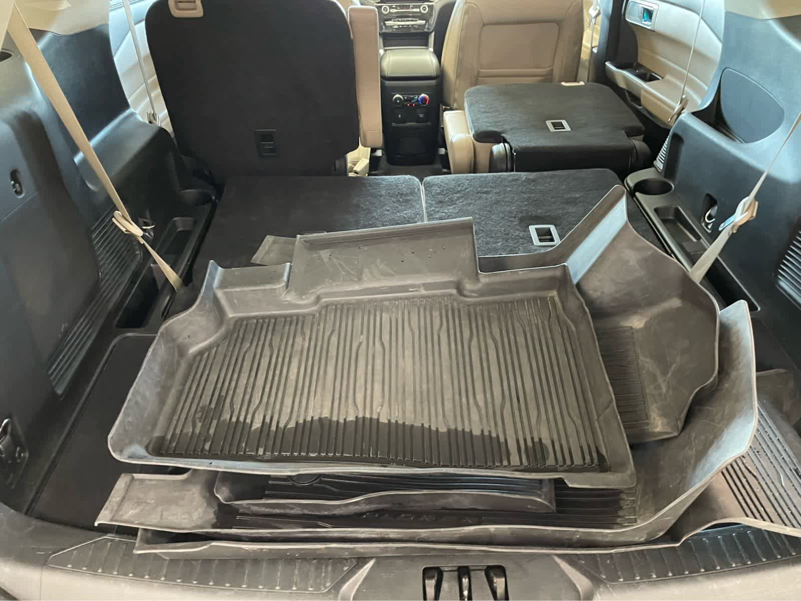 Certified 2022 Ford Explorer Limited w/ Equipment Group 301A AWD/4WD image 30